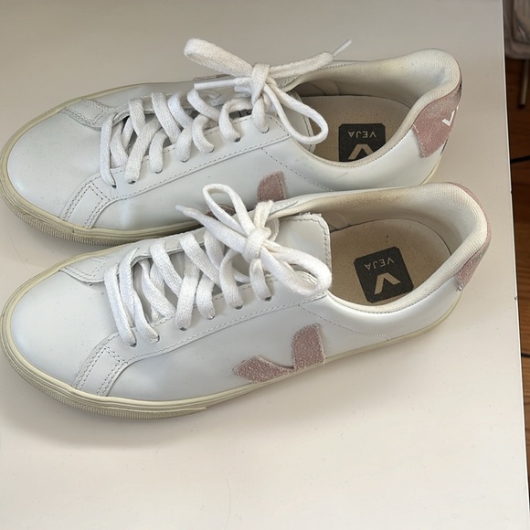 Good condition Veja sneakers with pink suede. Size 38/womens 7. - Picture 2 of 5